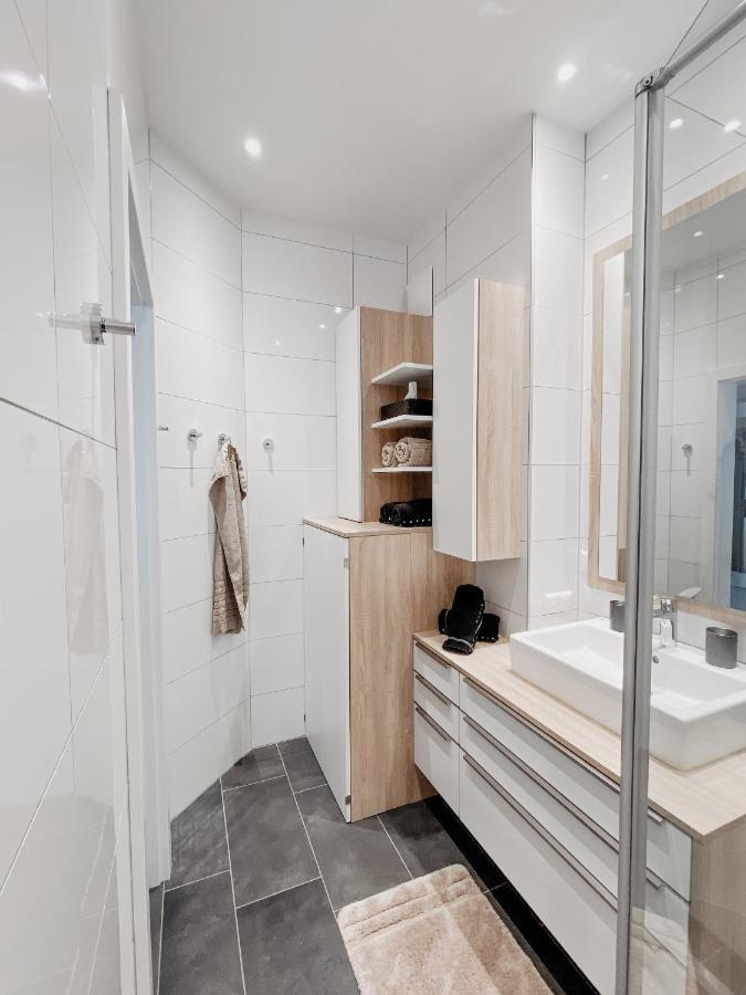 Lake View Apartment Seecorso Velden am Worthersee Bagian luar foto